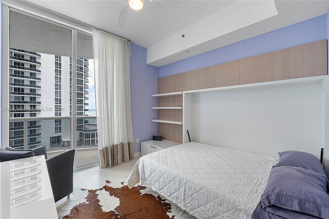 Building Photo - 15811 Collins Ave