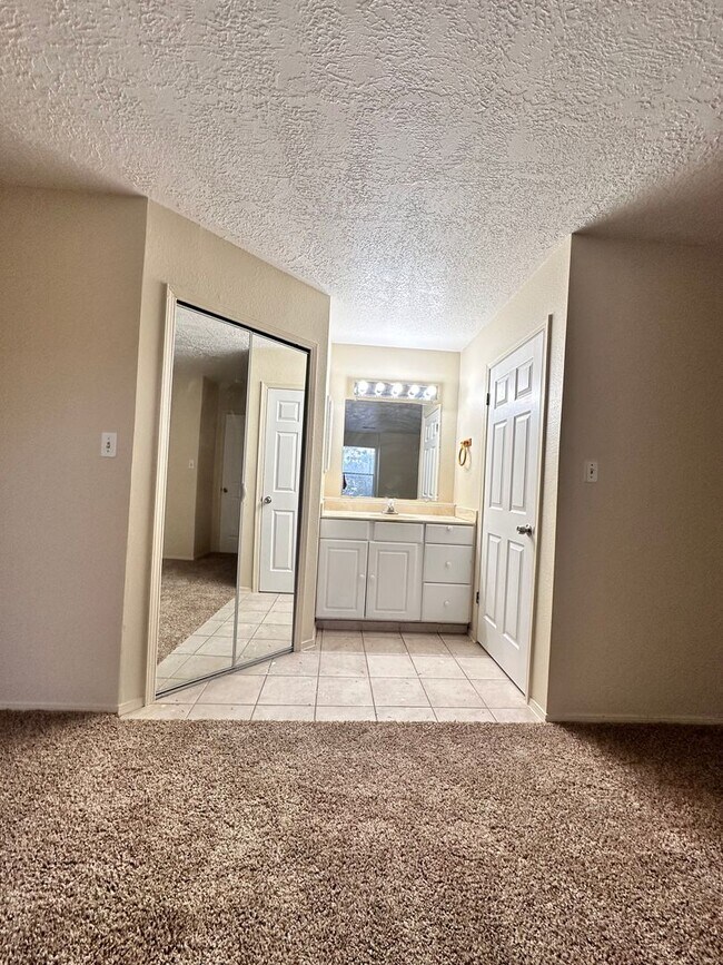 Building Photo - 3 Bedroom 2 Bathroom with 2 Car Garage