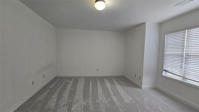 Building Photo - 2275 Copper Trail Ln NE