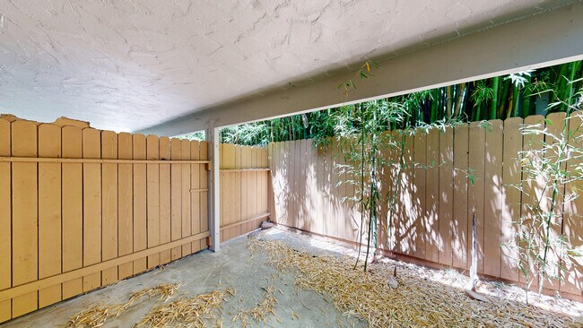 Building Photo - 18167 Happy Ln