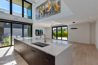 Building Photo - 1333 E Pomelo Grove Ln