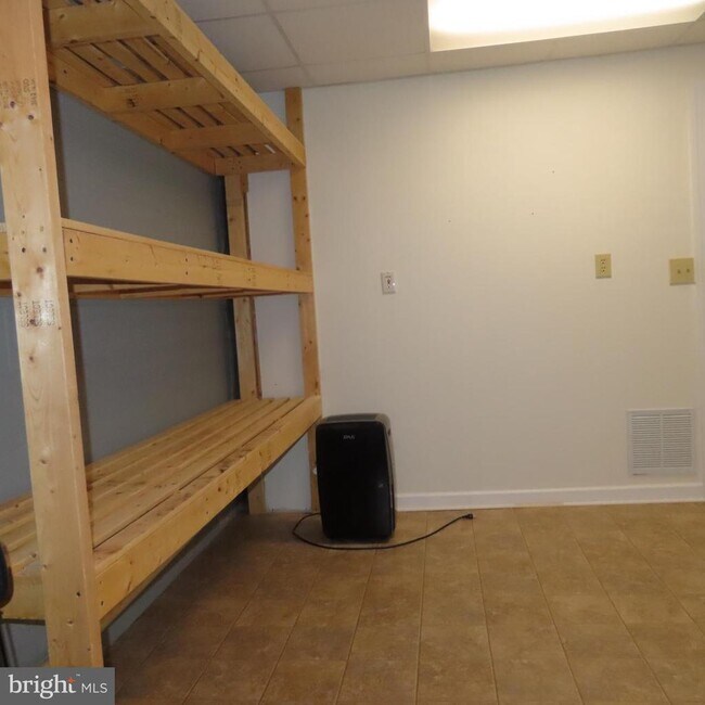 Building Photo - 2325 Majestic Ct