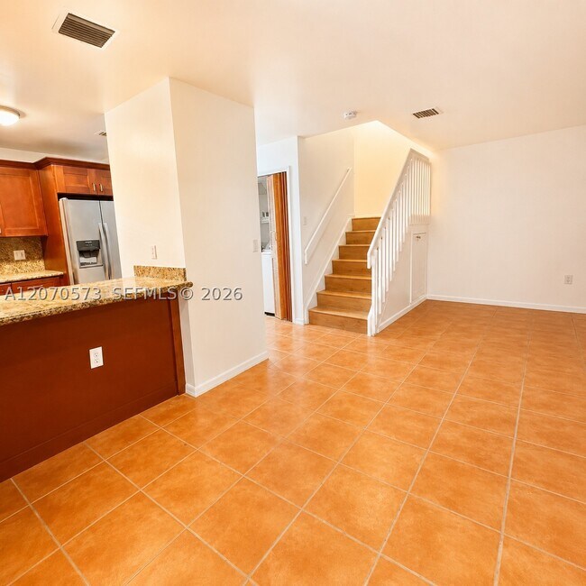 Building Photo - 6235 SW Kendale Lakes Cir
