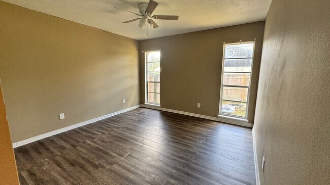 Building Photo - FOR RENT – 2 Bed / 1 Bath Triplex in Citrus Park, Ocala, FL – Available Now!