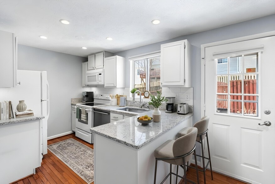 Building Photo - 19136 Willow Spring Dr