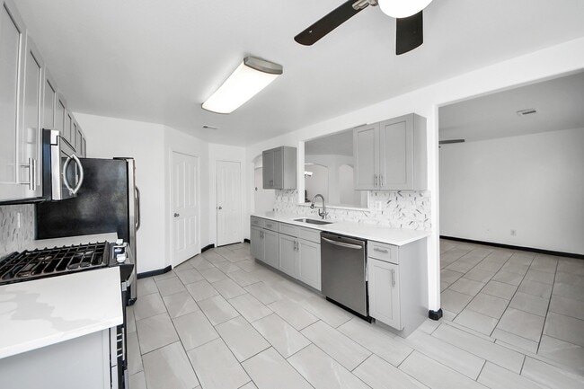 Building Photo - 3827 Dogwood Tr