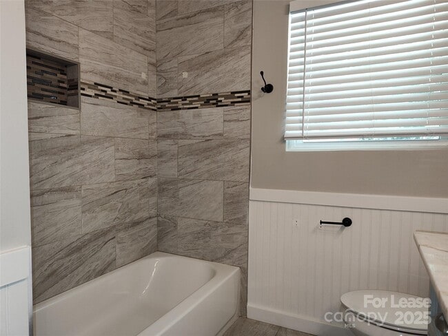 Building Photo - 3401 Bonaire Dr