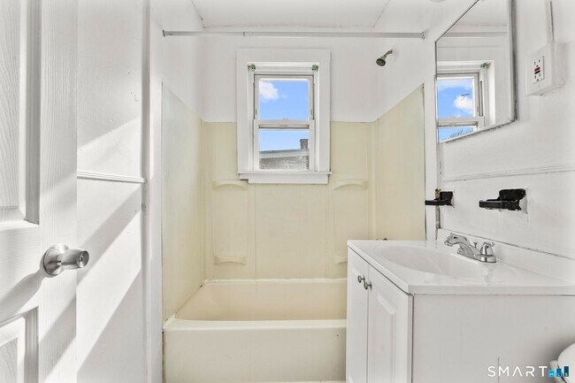 Building Photo - 313 High St