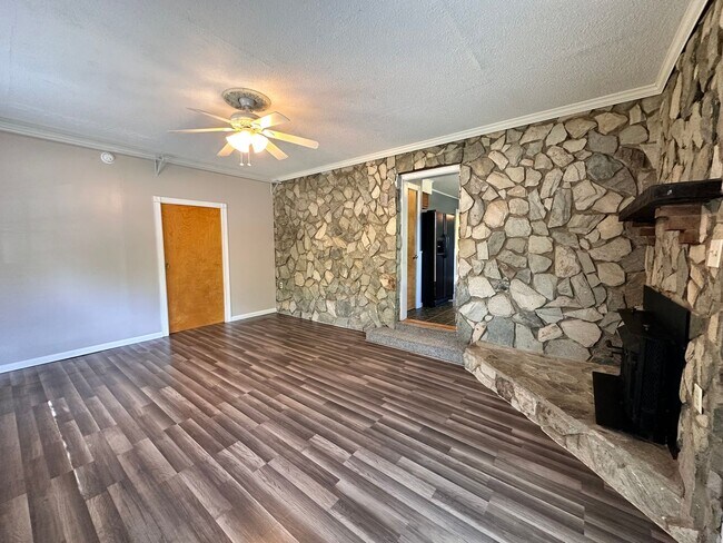Building Photo - Exclusively Offered By Muse Realty Rentals...