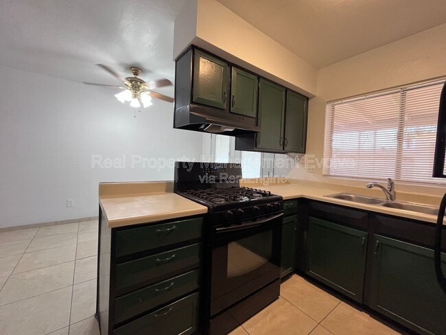 Building Photo - 1535 W Rosemonte Dr