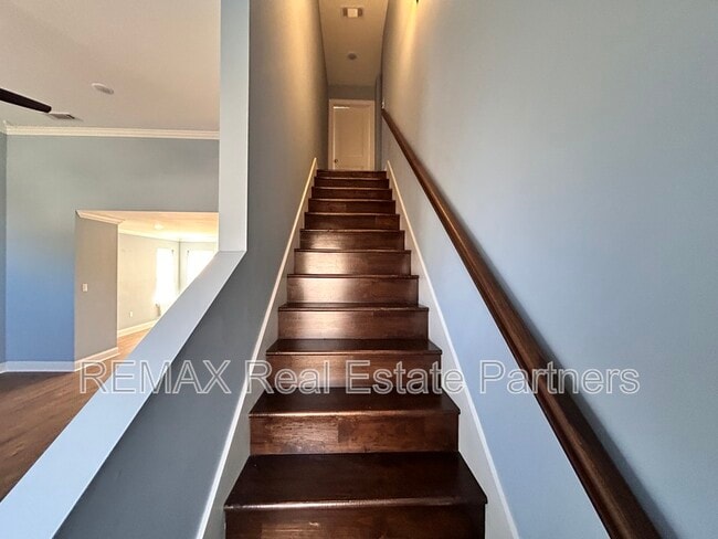 Building Photo - 9 Canyon Oak