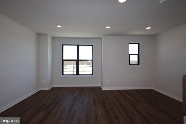 Building Photo - 5014 Henry King Wy