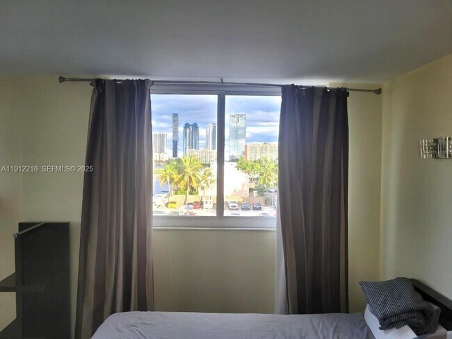 Building Photo - 3703 NE 166th St