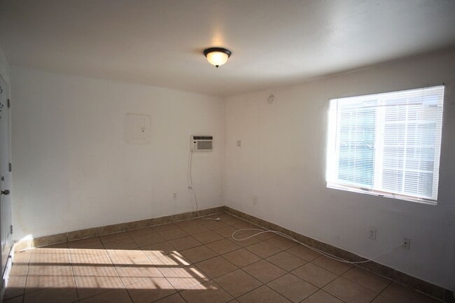 Building Photo - 430 Crawford St