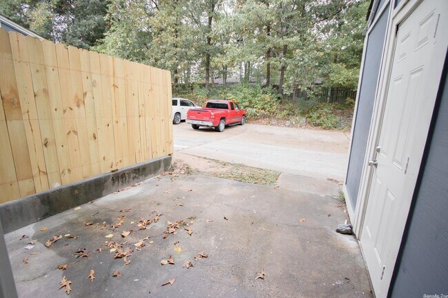 Building Photo - 1800 Labette Manor Dr