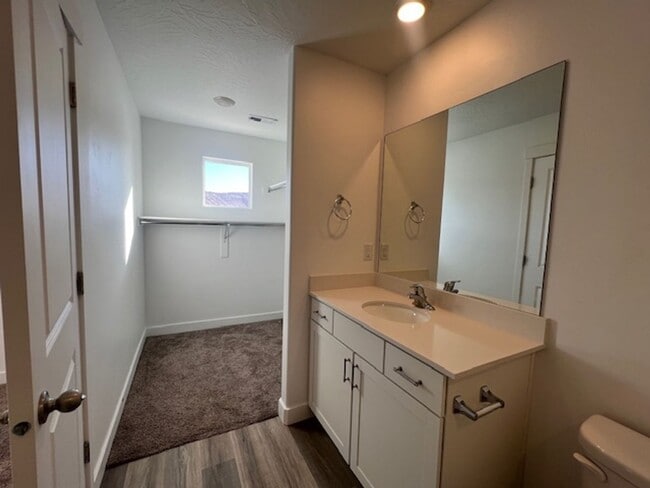 Building Photo - Flexible lease terms!