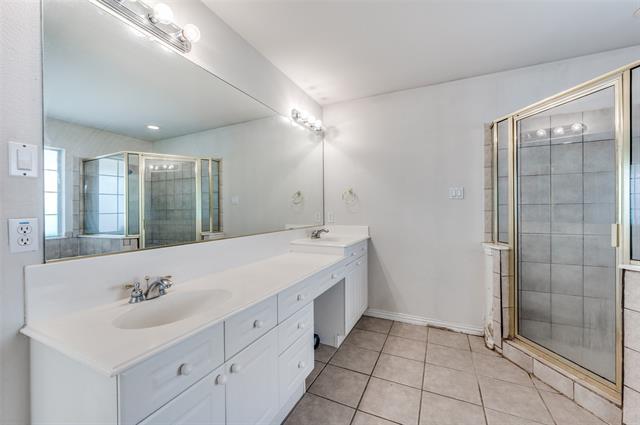 Building Photo - 402 Horse Shoe Dr