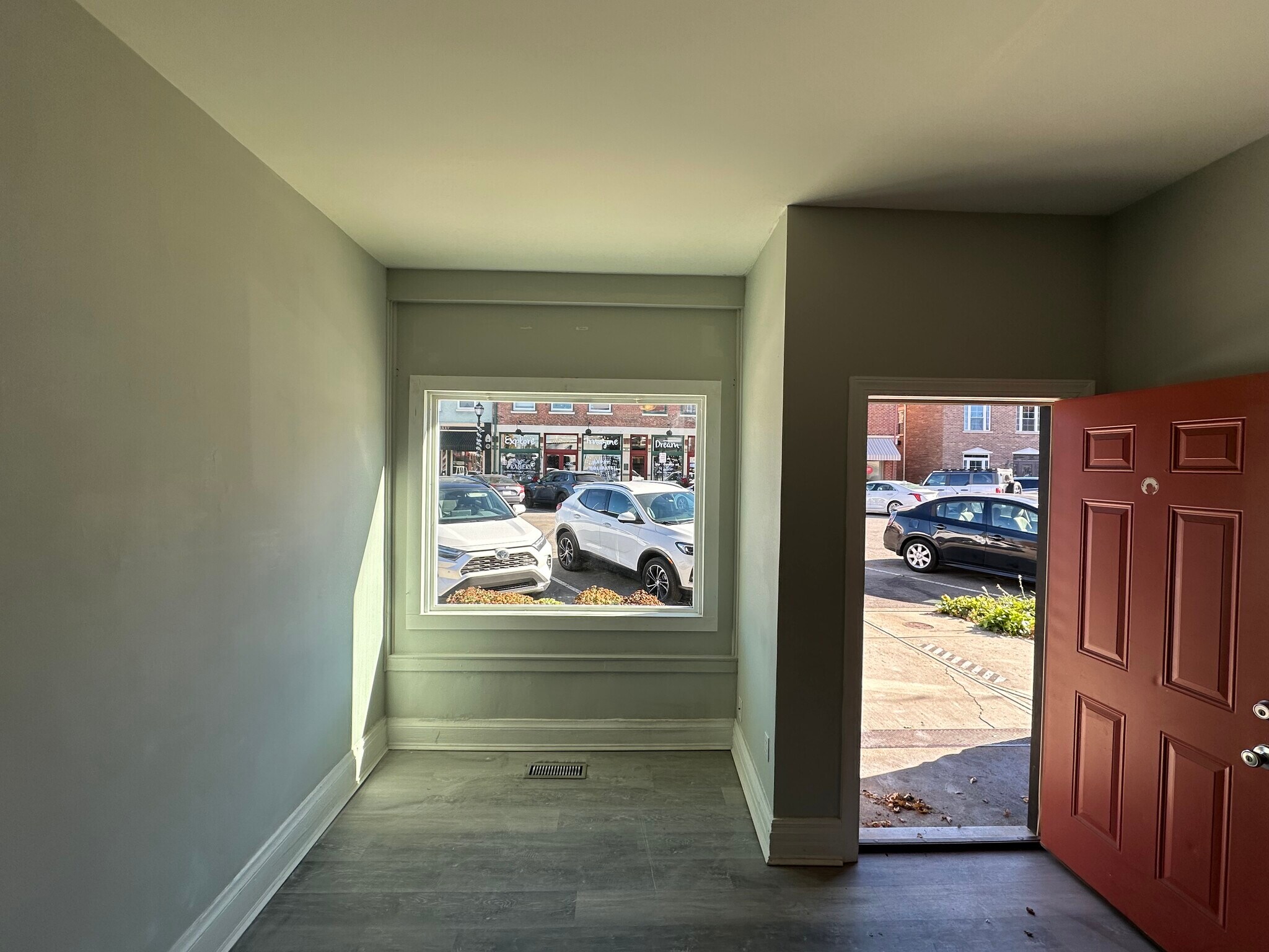 Building Photo - 35 E High St