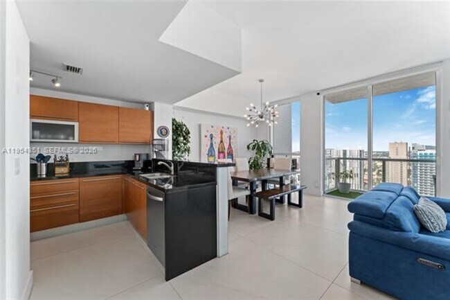 Building Photo - 253 NE 2nd St