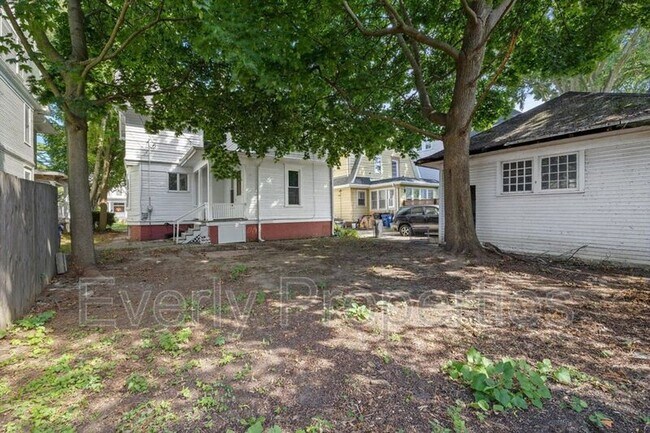 Building Photo - 1818 College Ave