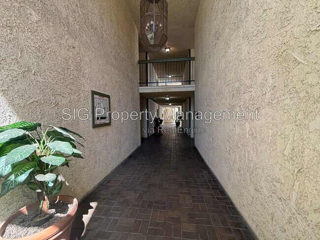 Building Photo - 409 Burchett St