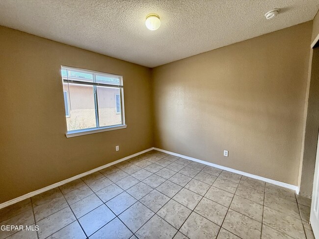 Building Photo - 3401 Tierra Zafiro Dr