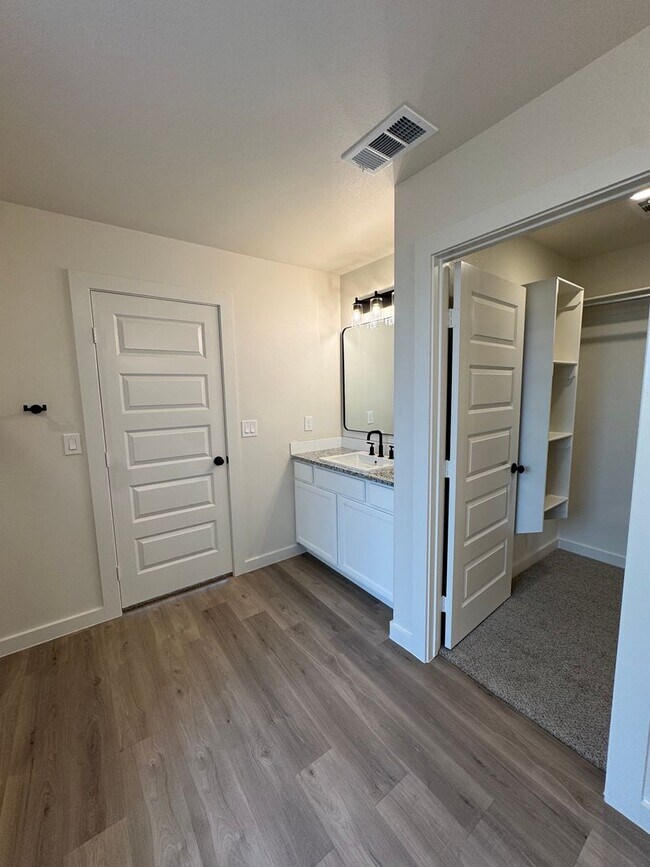 Building Photo - Fabulous Luxury Newer 2025 Build 3/2/2