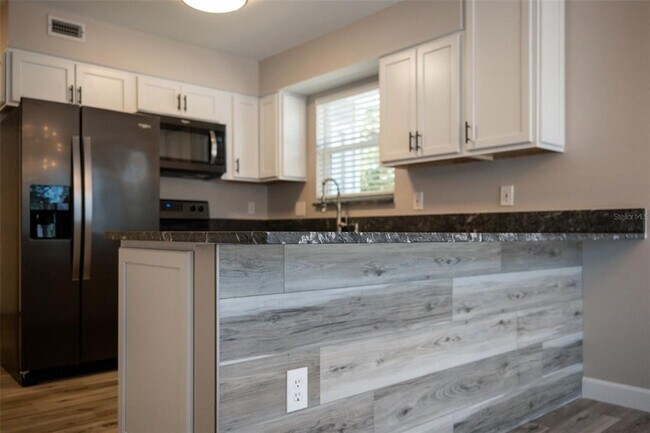 Building Photo - 428 W Klosterman Rd