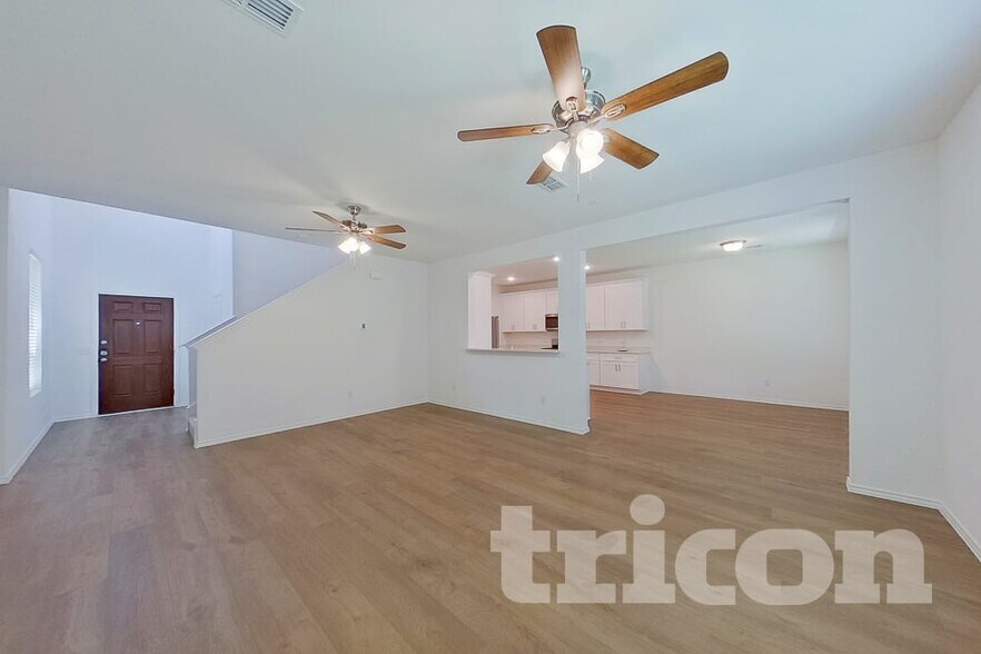 Building Photo - 2411 Carlow Ln