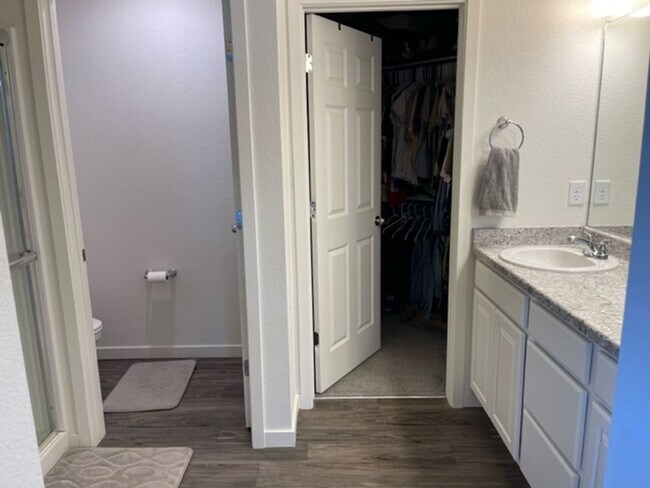 Building Photo - Newer townhome in beautiful Banning Lewis Ranch neighborhood
