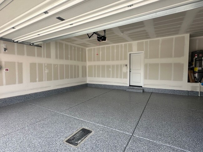 Building Photo - New Constructed and upgraded three bedroom...