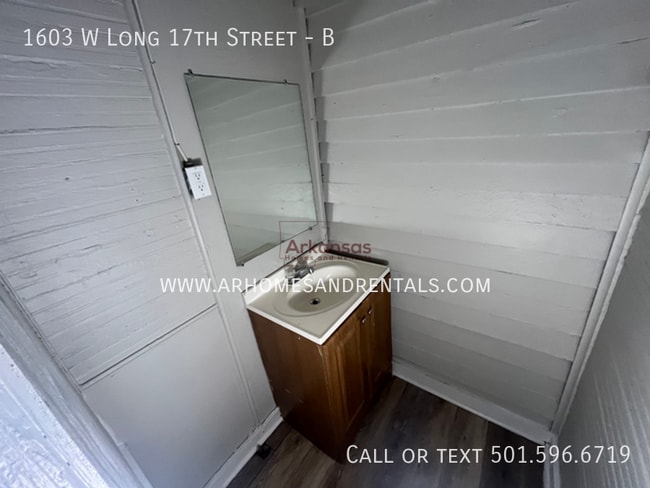 Building Photo - 1603 W Long 17th St