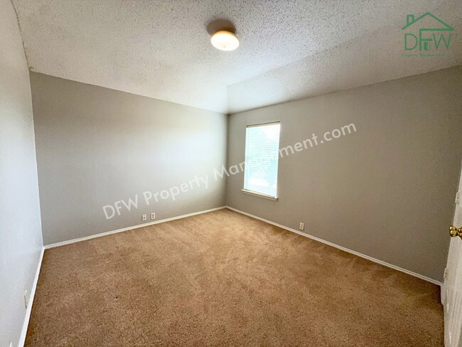 Building Photo - Spacious 5-Bedroom, 3.5-Bathroom Home for Lease in Denton, TX