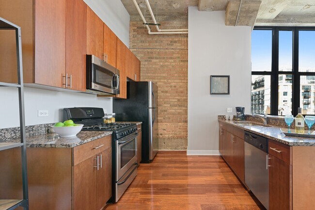 Building Photo - 320 E 21st St