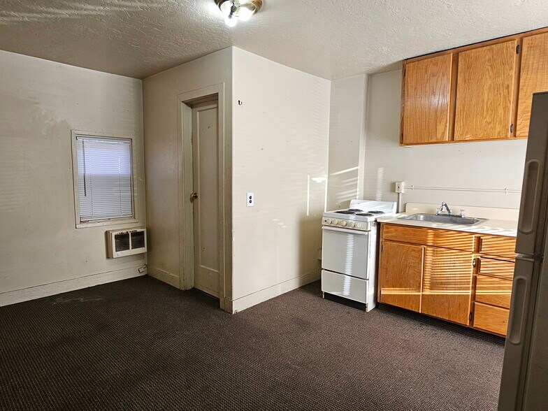 Building Photo - 393 S Eastern Ave