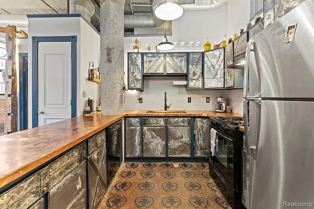 Building Photo - 5766 Trumbull St