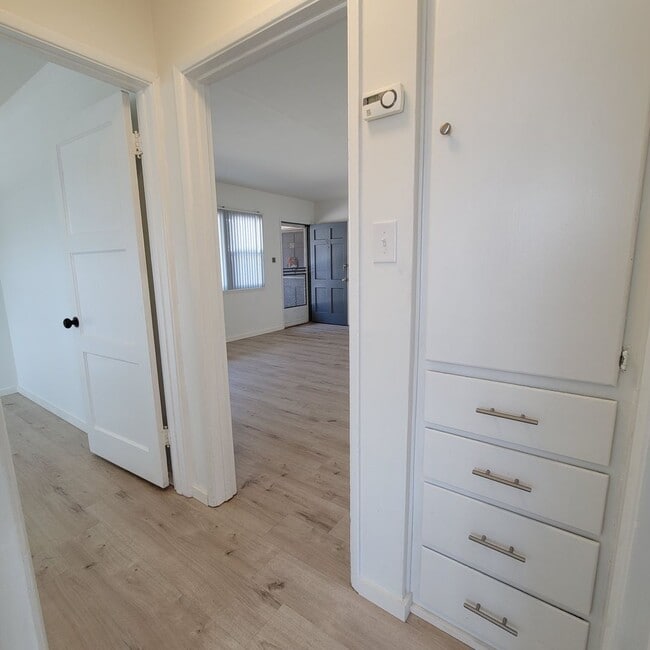 Building Photo - Nice ground floor 2 bdrm midtown Ventura Apt. $2400