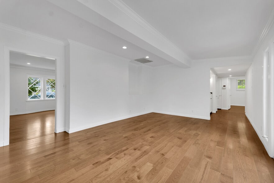 Building Photo - 4722 Forman Ave