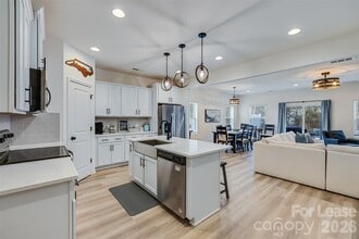 Building Photo - 12017 Basking Dr