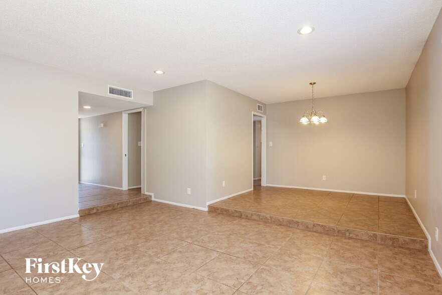 Building Photo - 4054 W Mission Ln