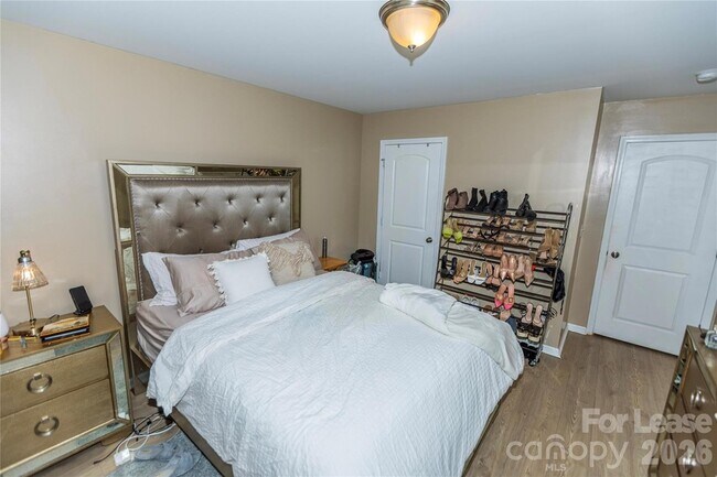 Building Photo - 2922 Deep Cove Dr NW