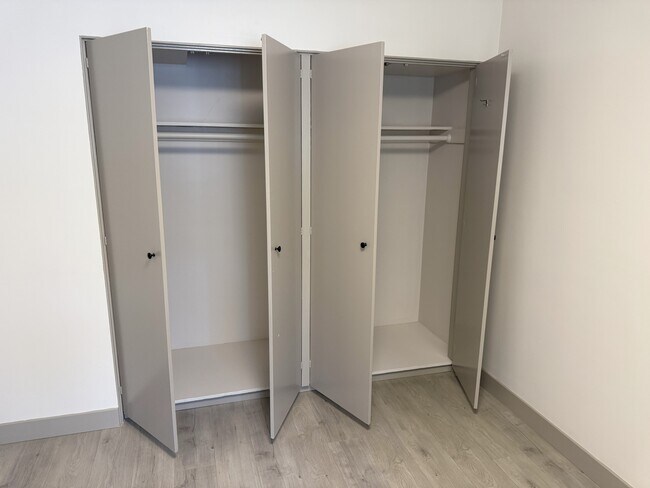 Building Photo - 519 Linwood Ave