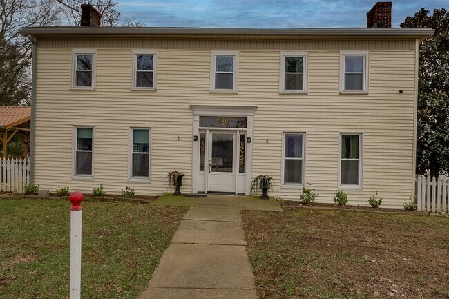 Building Photo - 329 Grayson St