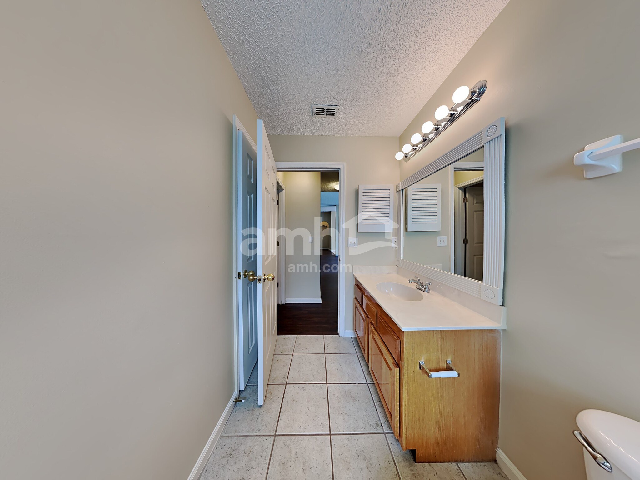 Building Photo - 357 Maplewood Dr