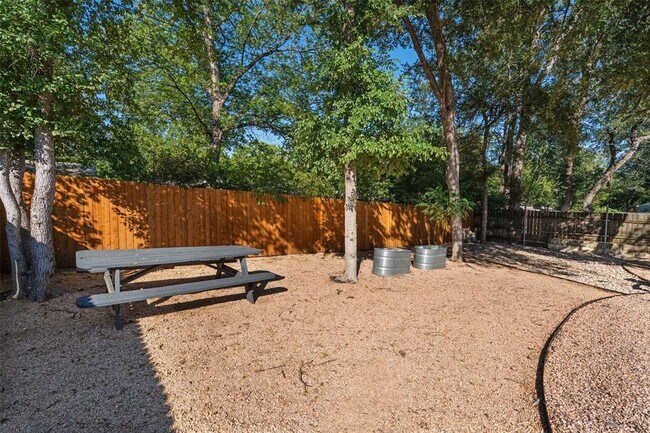 Building Photo - 4807 Aberdeen Dr