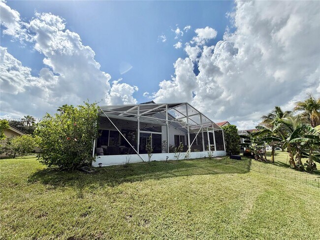 Building Photo - 415 NW 165th Ave