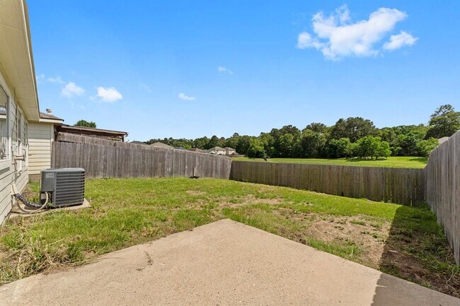 Building Photo - 5041 Willow Point Dr
