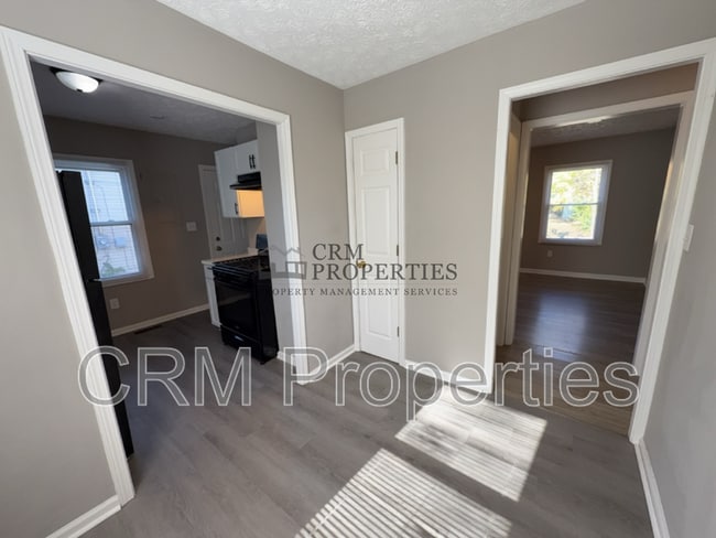 Building Photo - 1233 E Jefferson St