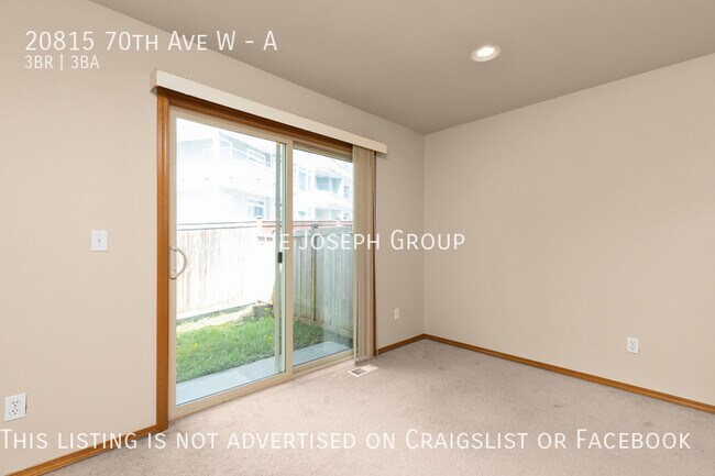 Building Photo - Sun-filled 3 bed/2.5 bath in Lynnwood!