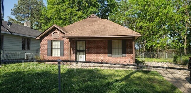 Primary Photo - 1454 Kimball Ave